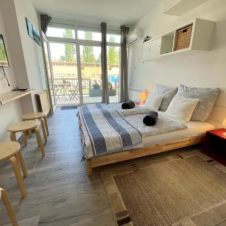 Albert Apartman Balatonbereny アパート