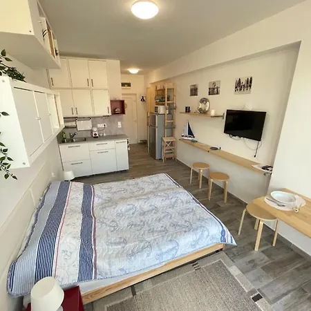 Albert Apartman Balatonbereny アパート Balatonberény
