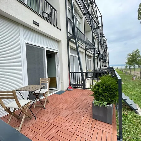 Albert Apartman Balatonbereny Lejlighed